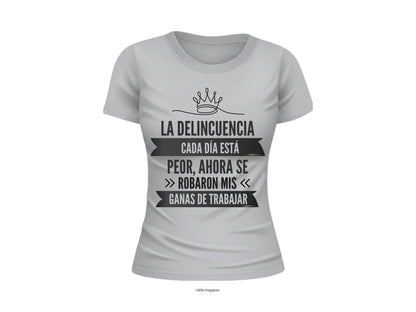 La Delincuencia Cada Día Está Peor Women's Graphic T-Shirt | Funny Spanish Tee