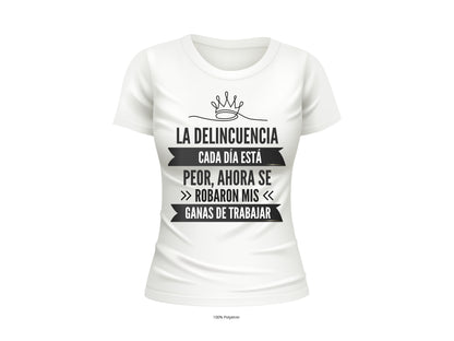 La Delincuencia Cada Día Está Peor Women's Graphic T-Shirt | Funny Spanish Tee