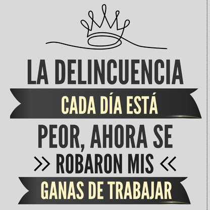La Delincuencia Cada Día Está Peor Women's Graphic T-Shirt | Funny Spanish Tee